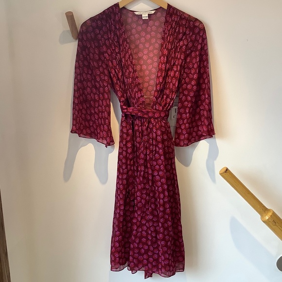 DVF Silk Wrap Dress size 4 - Picture 1 of 6
